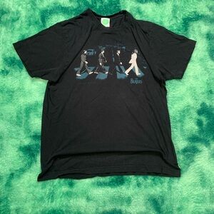 2005 apple corps Beatles graphic shirt